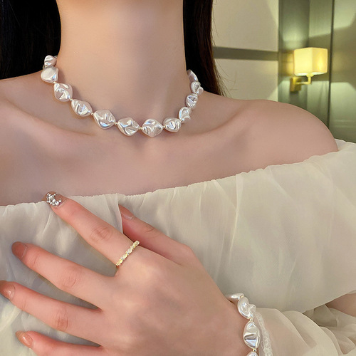Irregular Baroque Imitation Pearl Necklace for Women Design Niche Necklace Clavicle Chain Exaggerated New Accessories