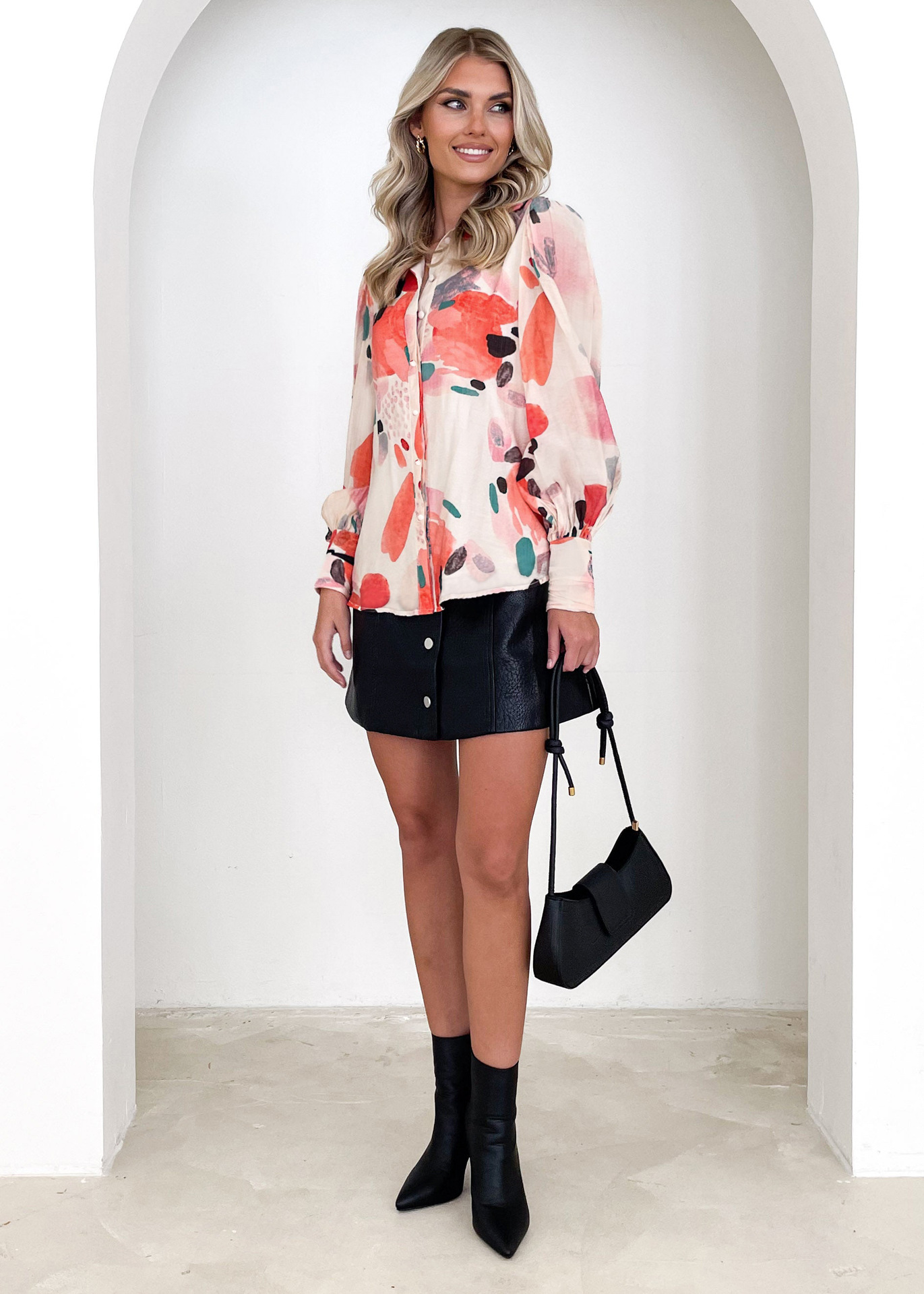 Dames blouse met abstracte print casual vest met knoopsluiting_voghion.com