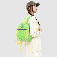 时尚轻便登山包防泼水户外旅游双肩包学生轻便双肩包大容量学生包