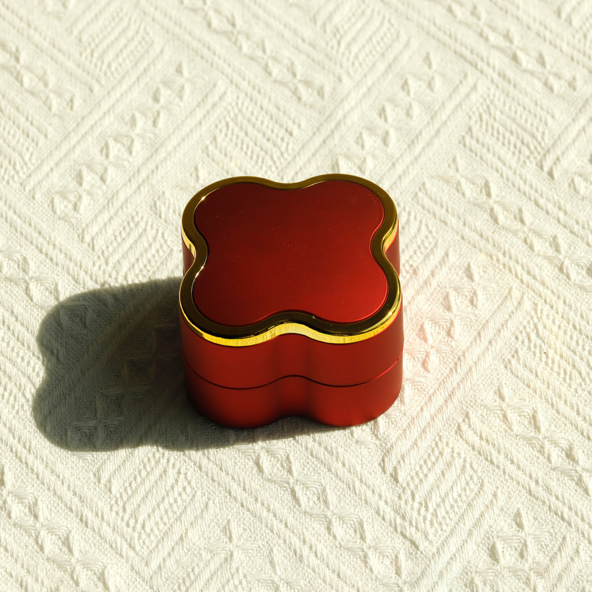 ��Ҷ������ƺ�led������ƶԽ������������е�׹����Ʒ��װ��