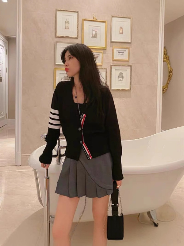 オリジナル品質tbカーディガン女性セーターショートコート修身グレー学院風vネックニット2025上着|undefined