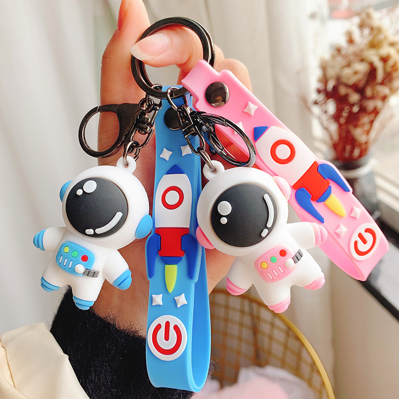 Creative Three-dimensional Astronaut Keychain Cartoon Couple Spaceman Pendant Cute Car Backpack Small Gift Hanging Ornaments