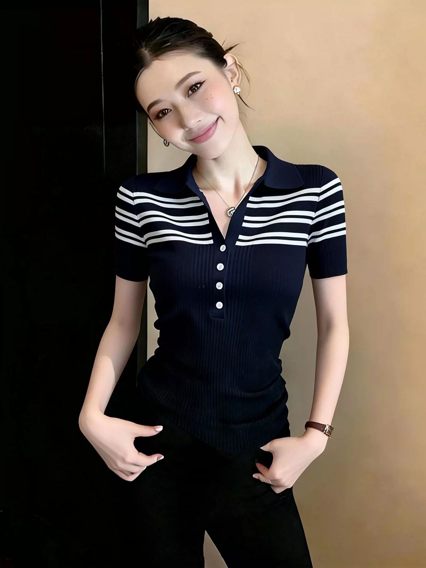 Áo thun nữ cổ tròn sọc kẻ ngang phối màu tay ngắn dáng ngắn — màu đen
