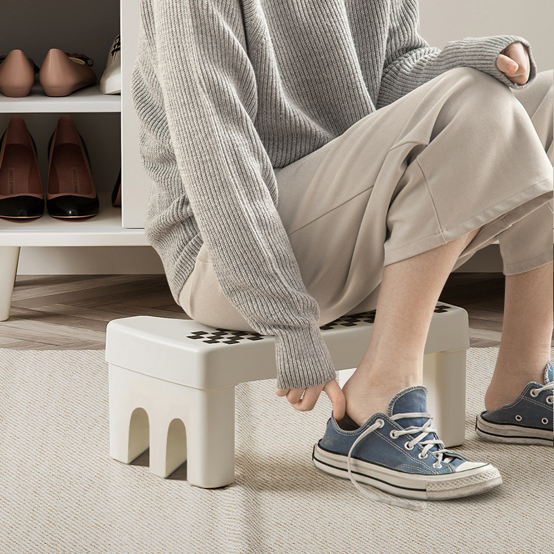 家庭用便器の腰掛けは足を踏みます。腰掛けはしゃがみます。|undefined