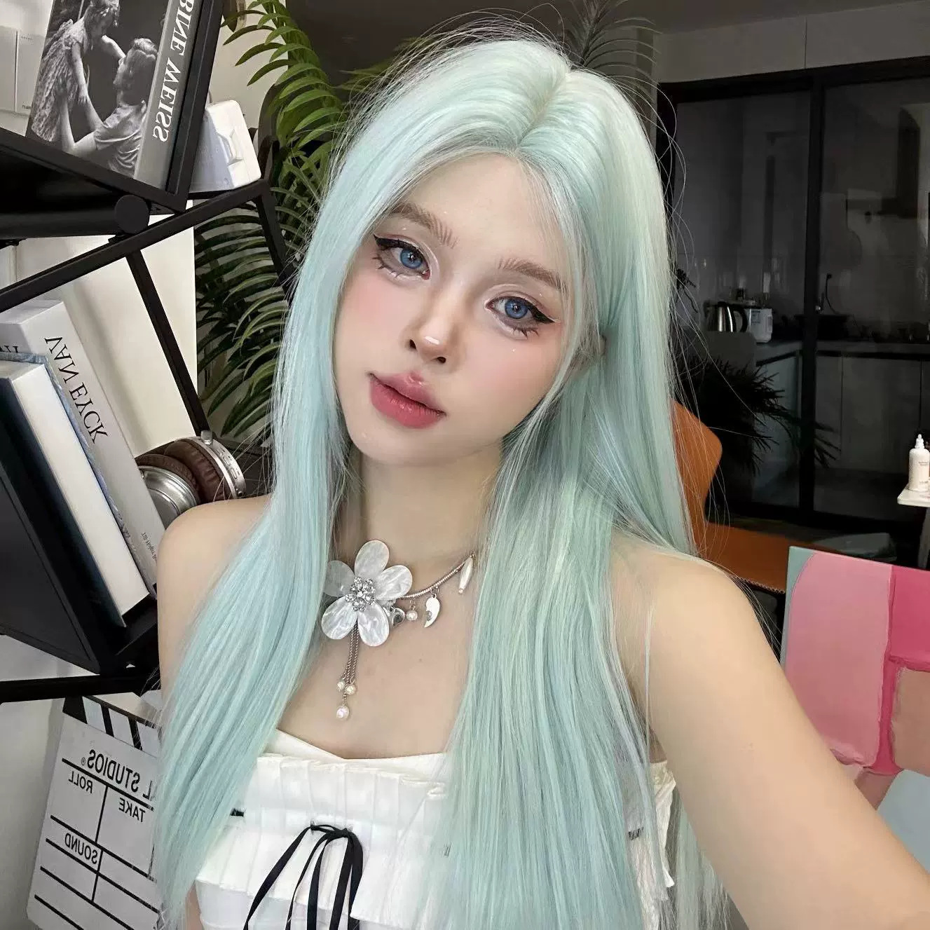 Polvo de pelucca frente dorada encaje largo cabello recto pelucca mujer cubierta universal cos2025 primavera y verano nuevo modelo