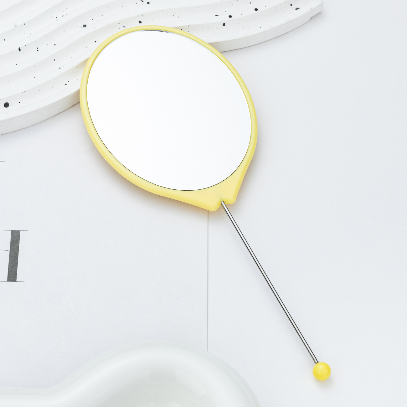 Espejo de mano al por mayor espejo de maquillaje HD multicolor bricolaje ovalado con mango espejo portátil portátil de una cara