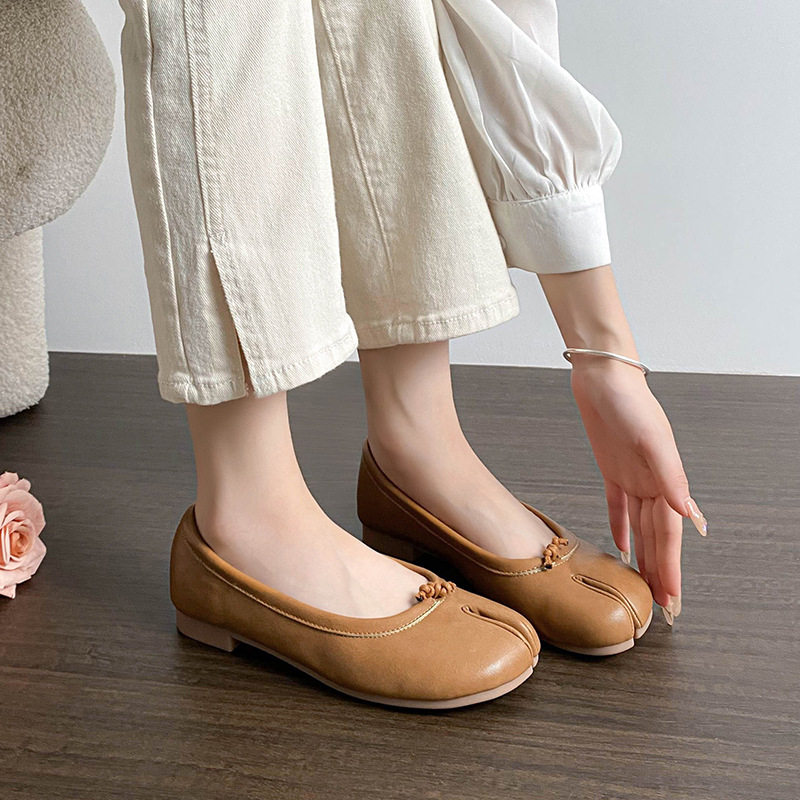 Giày búp bê nữ mũi tách ngón da bóng đế bằng gót thấp 1-3 cm — Màu bạc, Màu trà sữa