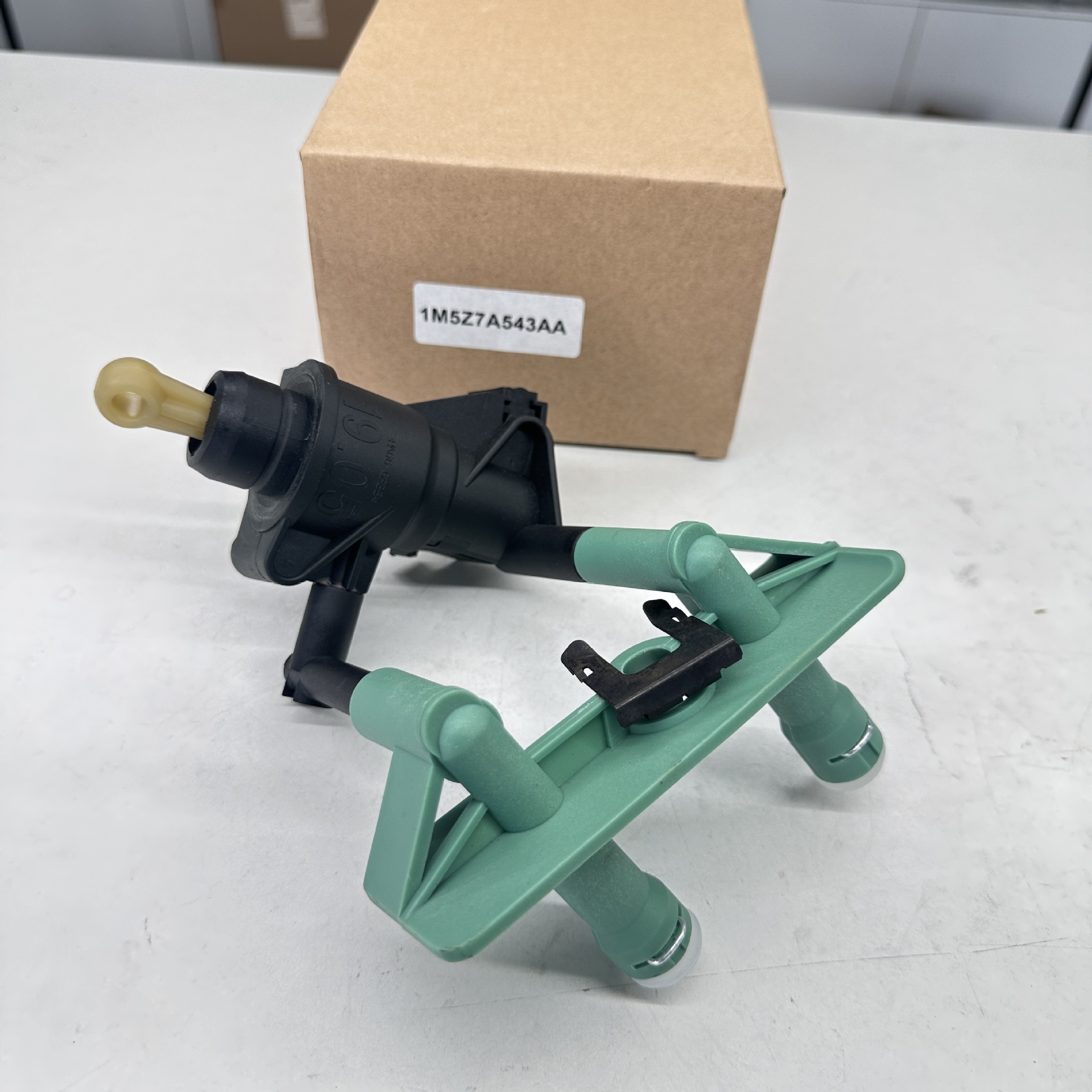 1M51-7A543-Ad 1M517A543Ad Is Suitable for Ford Focus Clutch Master Cylinder Parts