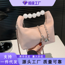 今年流行小包包女2025春季新款质感链条斜挎包高级珍珠水桶饺子包