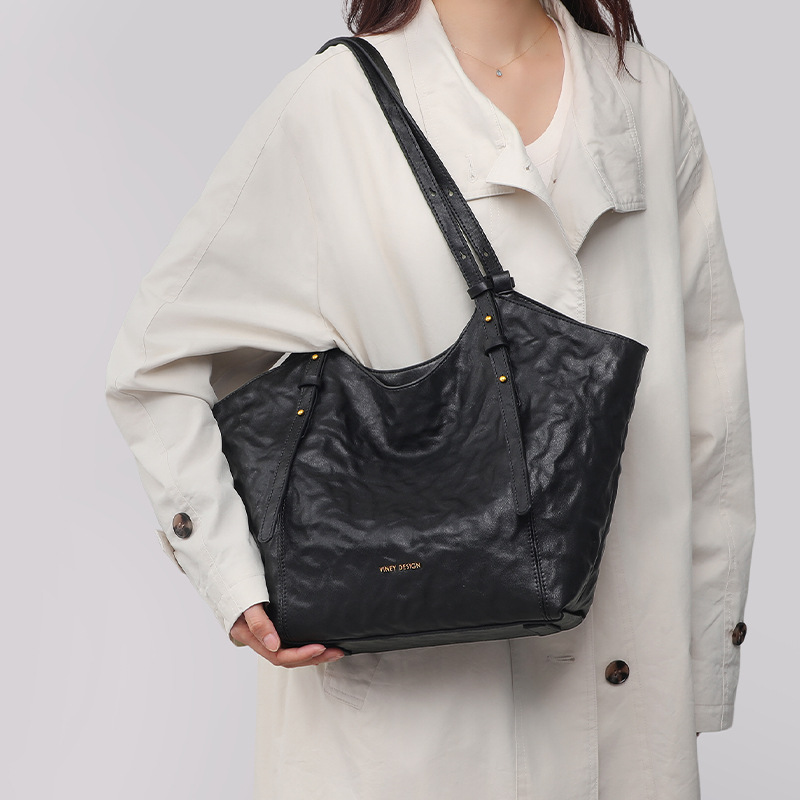 Lời bài hát: Black (Public Version)