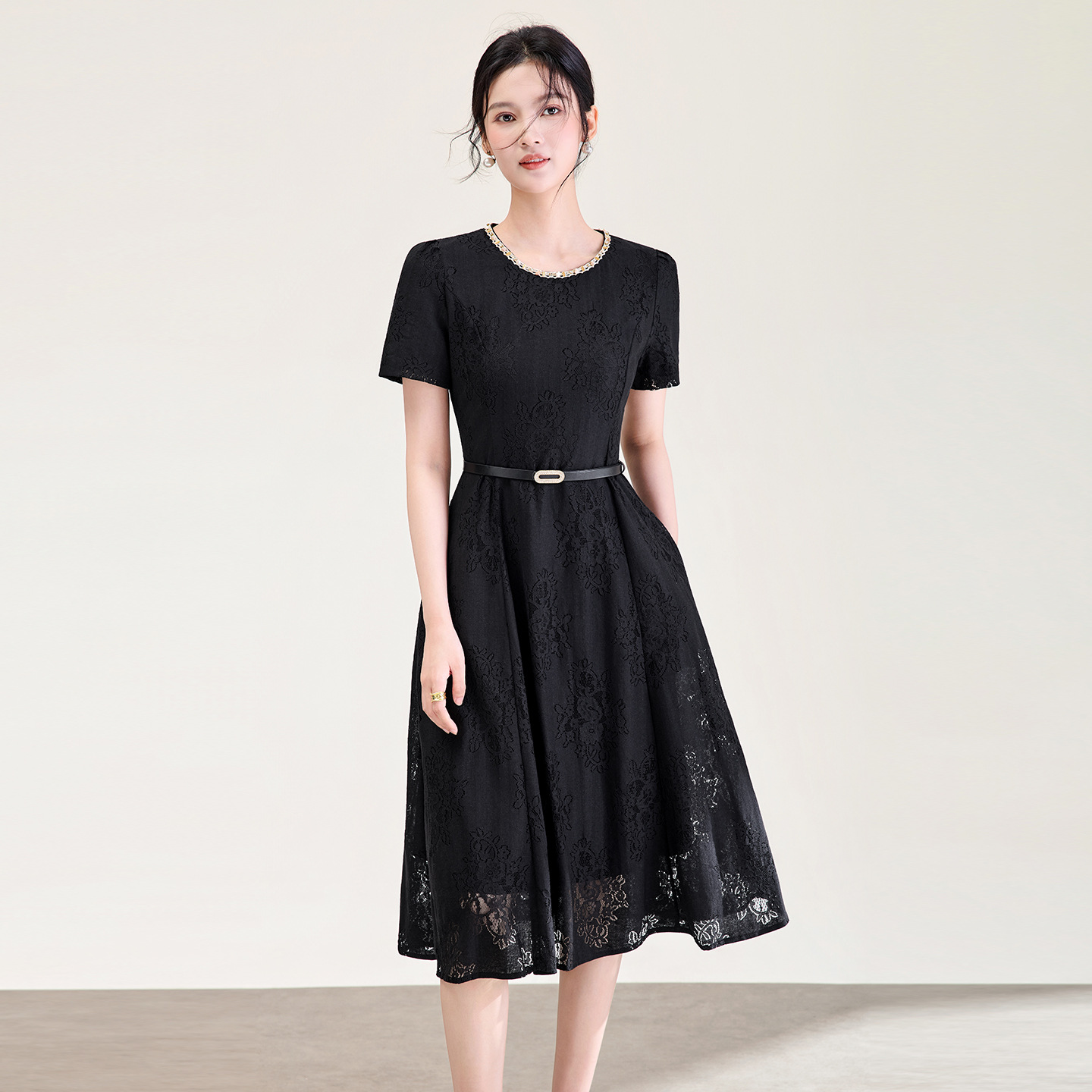 Đầm suông nữ midi thắt eo ren đính đá jacquard chữ A — màu đen
