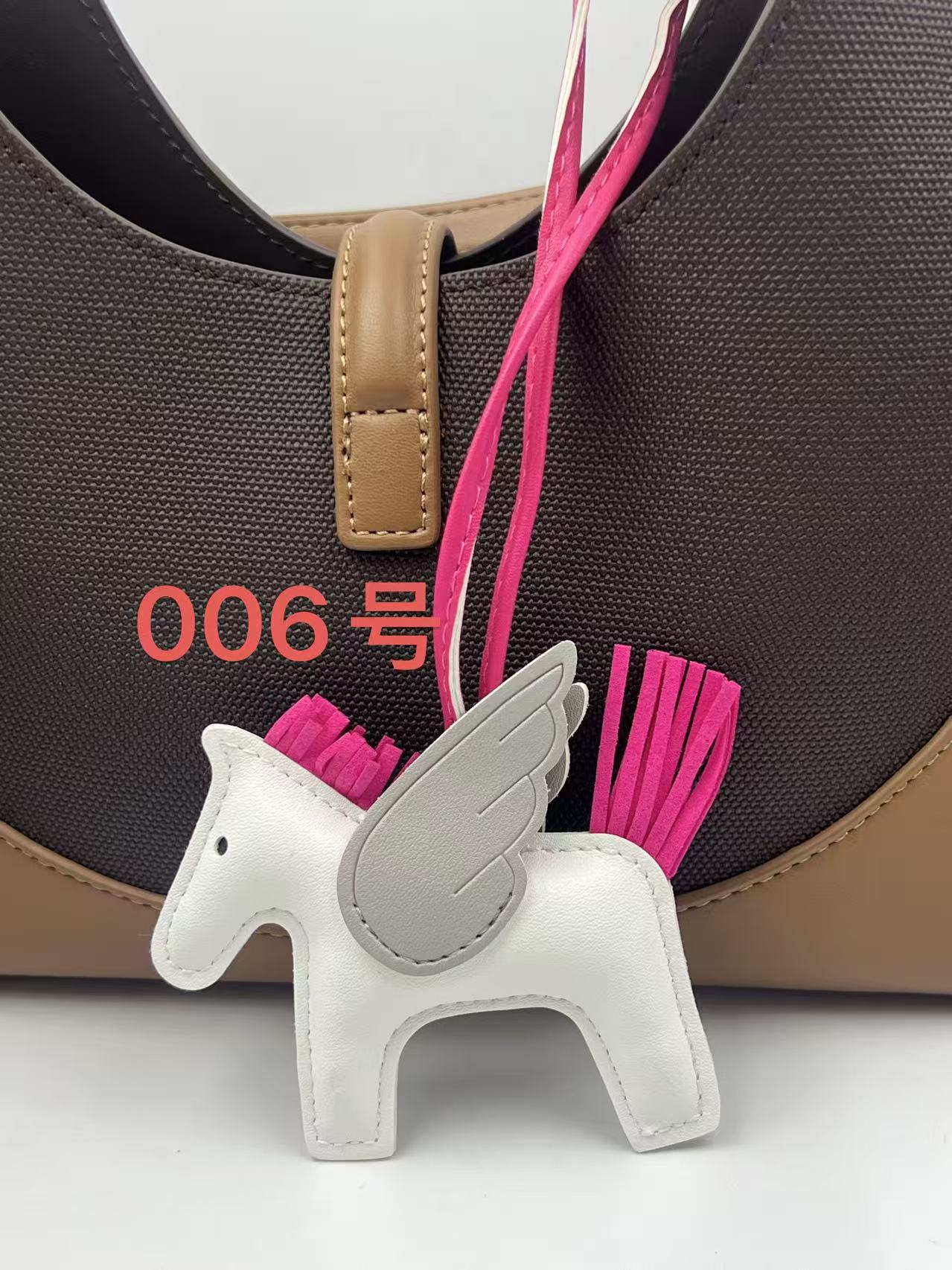Colgante de bolsos Pegasus Mini Colgante de bolsos de estilo simple llaver de cuero image 12