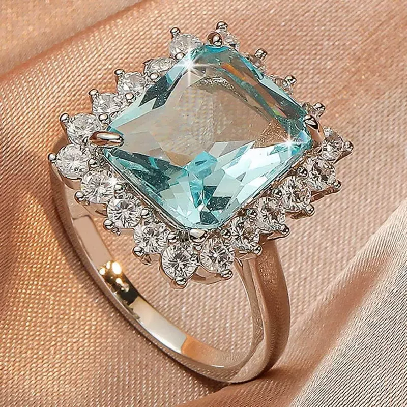 Retro ring, European style, simple and elegant design