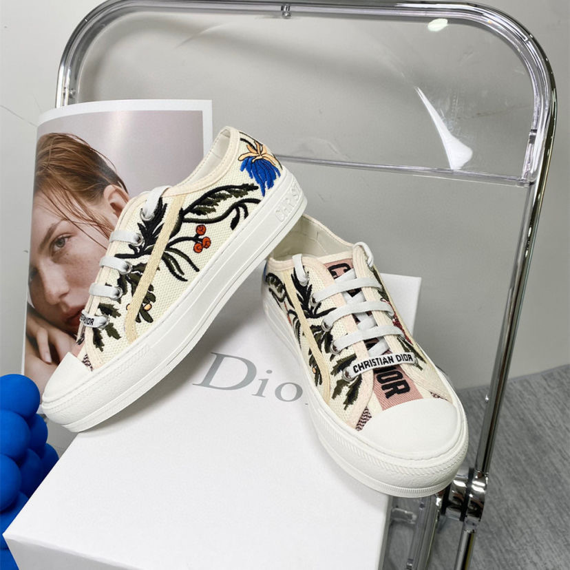 Hong Kong retro primavera y verano nuevo D casa gruesa zapatos de lona bordados 2025 letras correa de zapatos de plantilla universal para mujeres