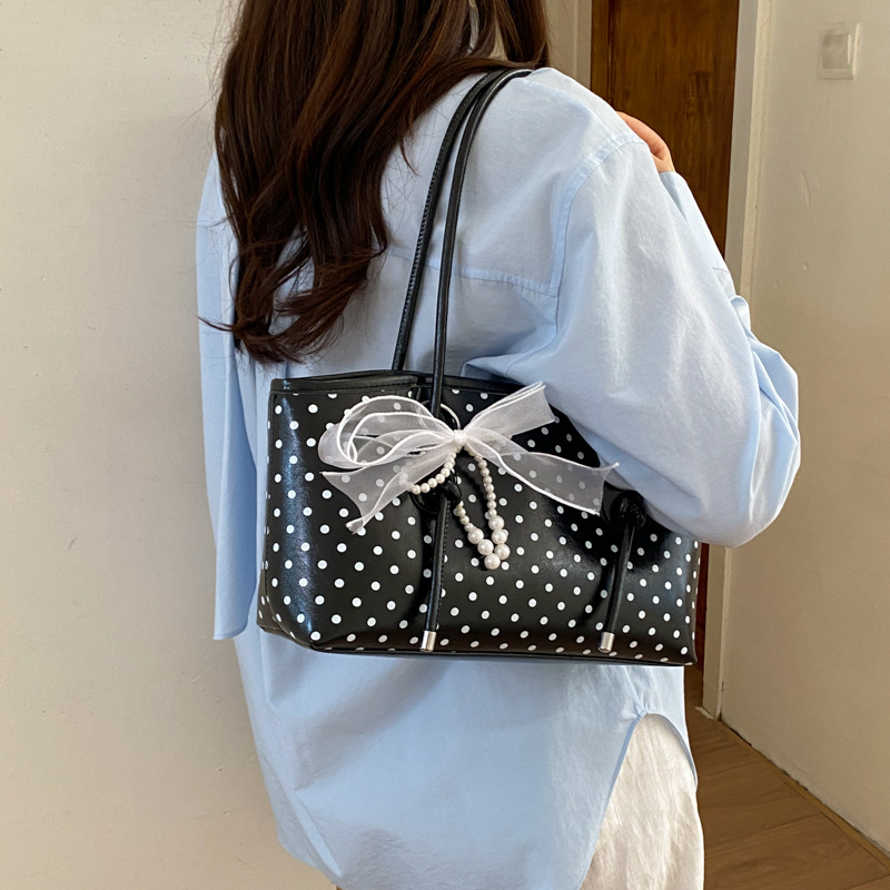 Nicho japonés coreano estilo brazalete bolsas de mano 2026 nueva primavera ocio estilo extranjero de viaje diario punto de onda bolsa de hombro moda image 4