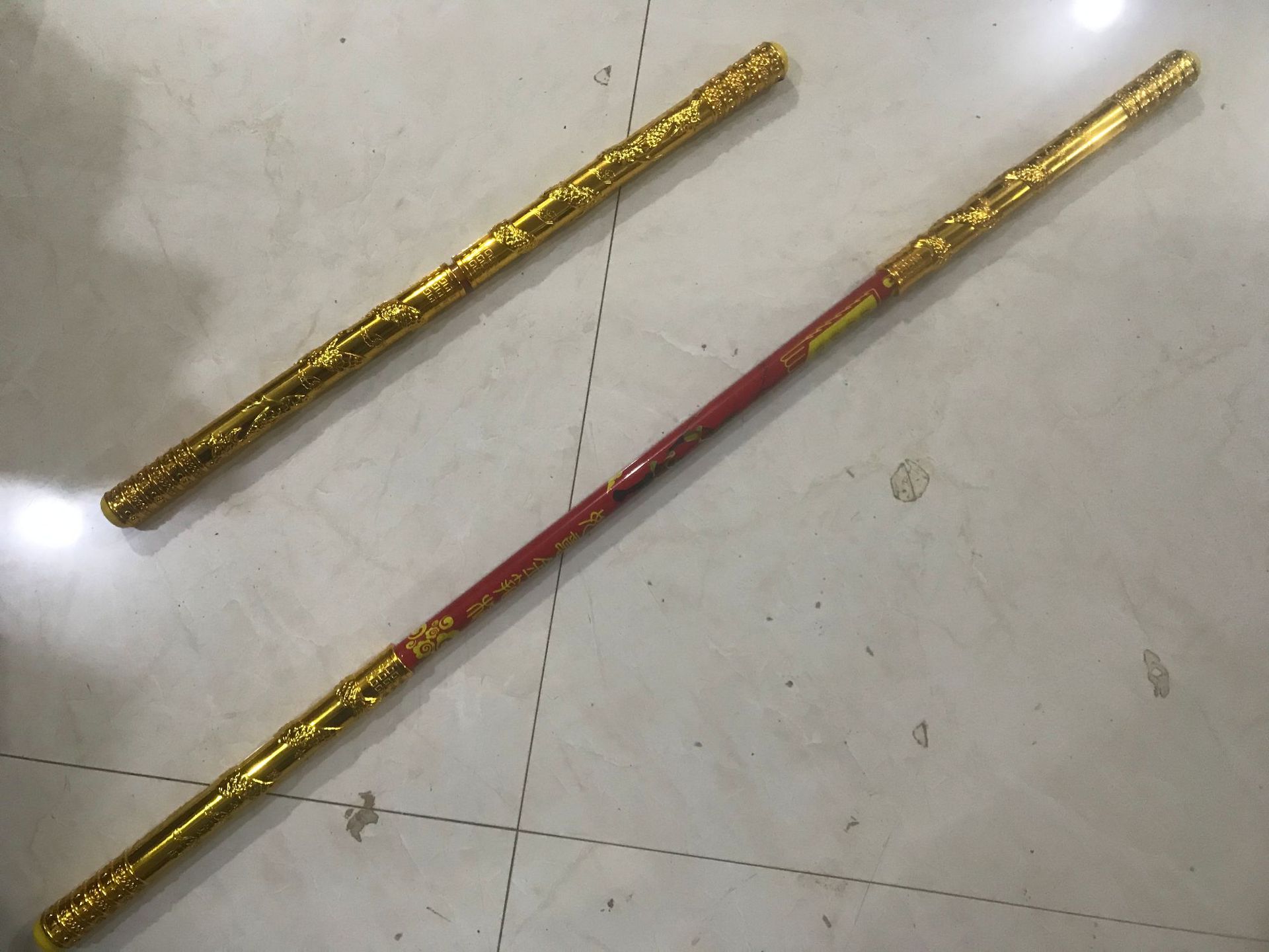 패턴이있는 텔레스코픽 골드 후프