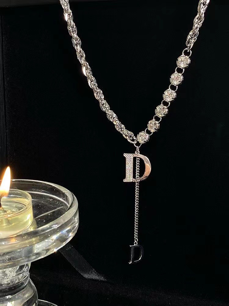 Halskæde med bogstavet d i titaniumstål til damer moderne stil_voghion.com