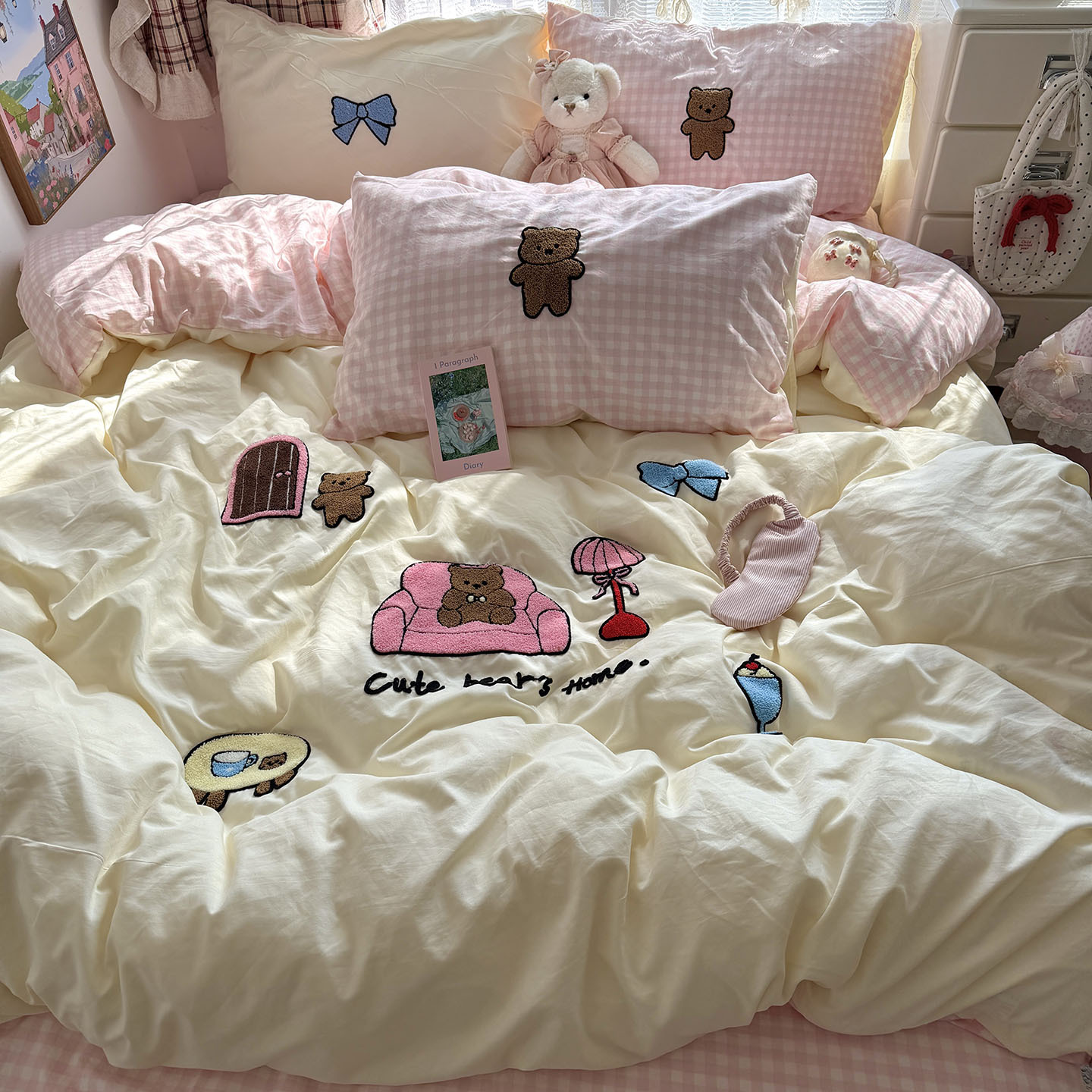 Madre y bebé clase A toallas bordadas cuatro piezas de algodón puro desnudo dormir sábanas de dibujos animados cubierta de cama de dormitorio de algodón conjunto de tres piezas