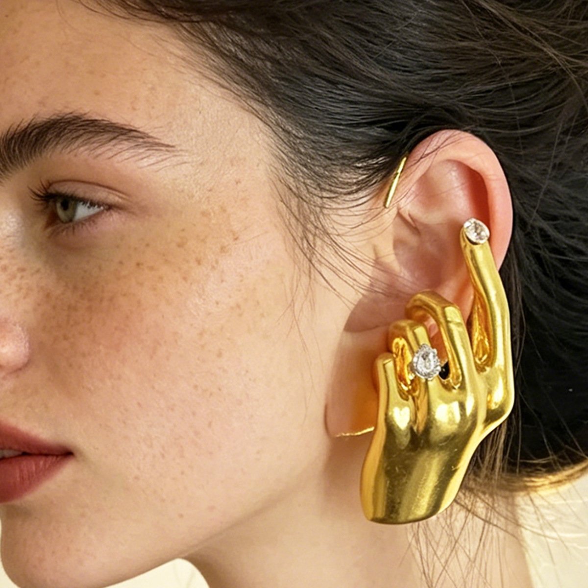Cross-Border European and American Style, Cool and Sophisticated Niche Design, Gold-Colored Hand-Shaped Ear Hook Earrings, Eye-Catching Women's Earrings