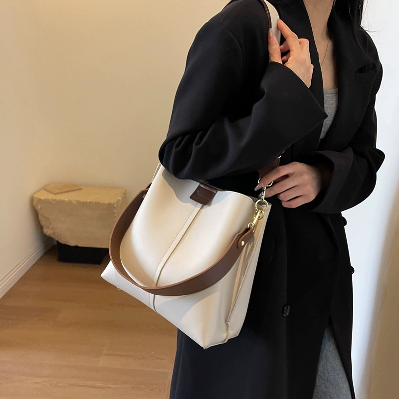 Capacious Shoulder Bag with Retro Style, Adjustable Strap, One-Shoulder Design in Multiple Colors