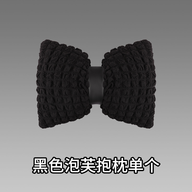 검은 퍼프 베개