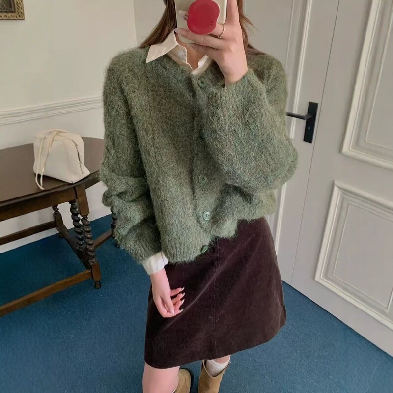 Korean-style slim-fit women's sweater, 2026 autumn new fashion, round-neck, short-length, petite women's outerwear, knitted cardigan Korean-style slim-fit women's sweater, 2026 autumn new fashion, round-neck, short-length, petite women's outerwear, knitted cardigan