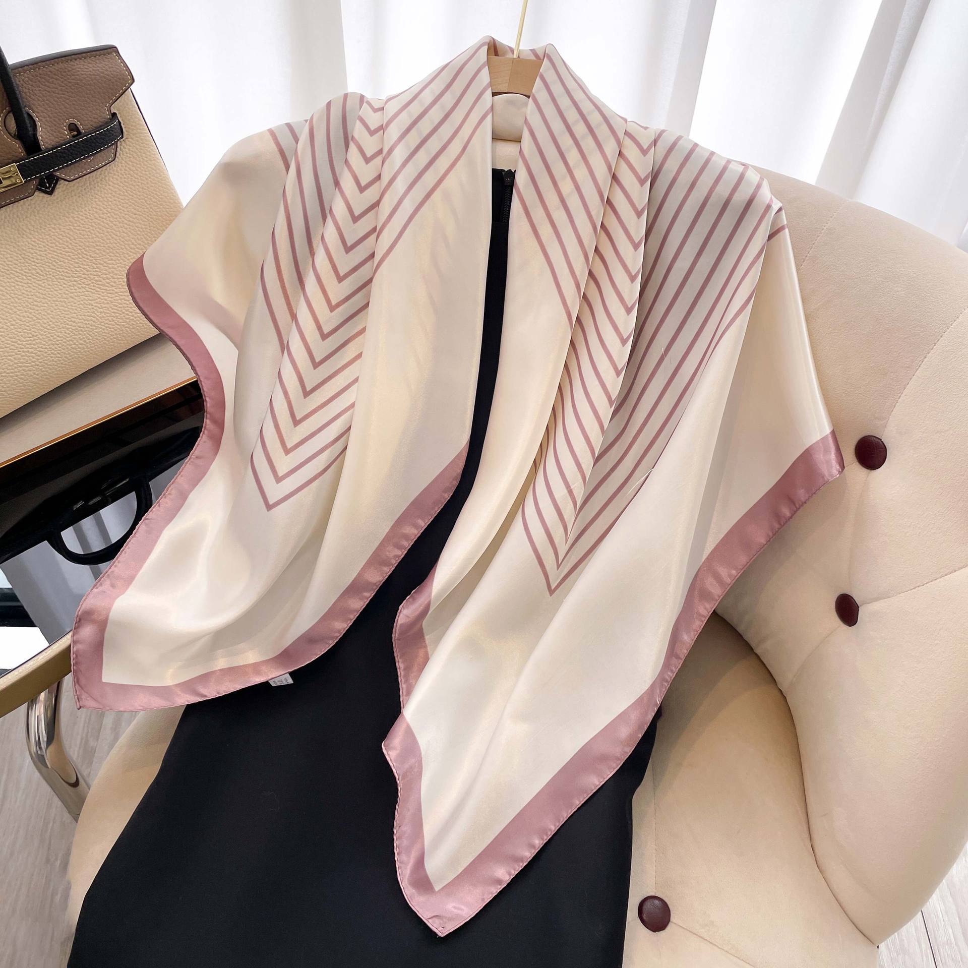 Pañuelo cuadrado estampado para mujer accesorio de moda_voghion.com