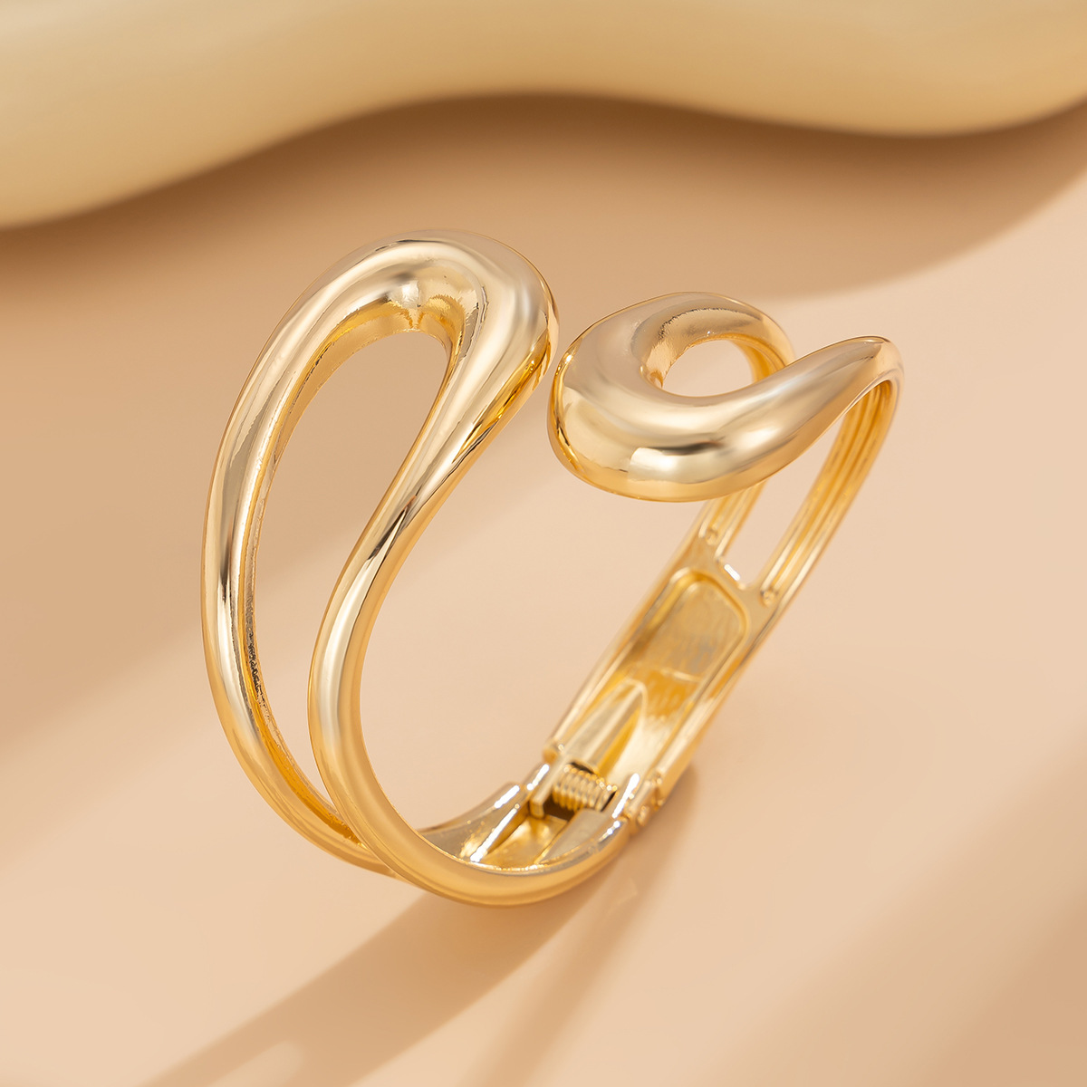 30g Weight wristband, Bangle Classification Alloy Chain Material Street Occasion Alloy Material Geometric Pattern Women's Gender Plating Design Hip-Hop, Exaggerated Style Hip-Hop Exaggerated Geometric Alloy Bangles Wholesale 8