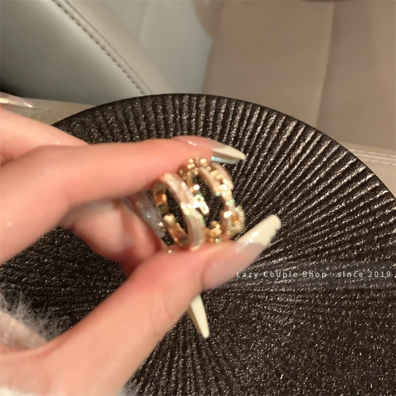 Trendige luxuriöse elegante Staperringe mit großen Buchstaben für Frauen, Nischen-High-Fashion-Ringe