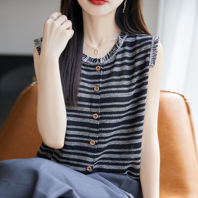 Áo thun nữ tay ngắn kẻ sọc cổ tròn, chất liệu dệt kim lụa băng mát mẻ, form rộng thoải mái — Cộc tay cổ tròn