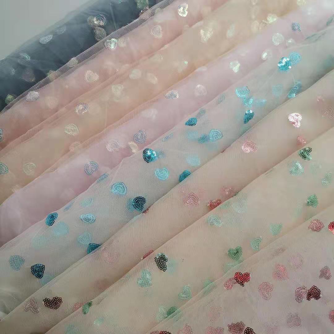 【厂家直销】热销款轻薄丝滑锦特美网底布爱心绣片 童装面料 现货