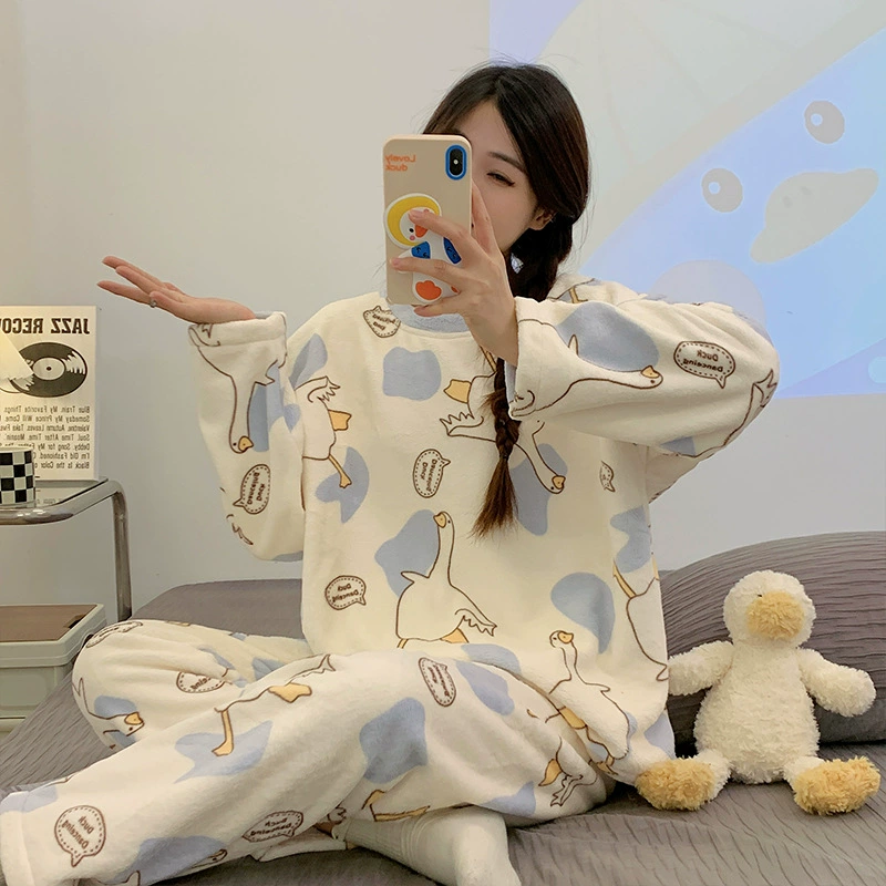 Источник фабрики зимний новый стиль пижамы женский фланелевый круглый воротник с длинными рукавами брюки мультфильм теплая домашняя одежда набор