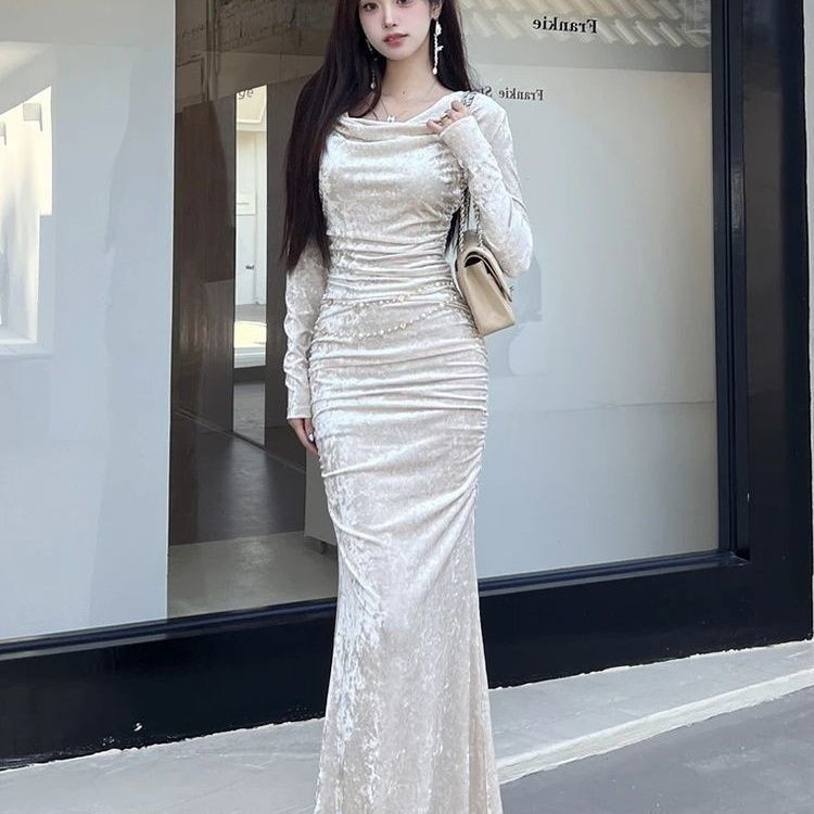 2025 Autumn and Winter French Style Swing Collar Long Sleeve Velvet Dress Women's New Slimming Pleated Hip-Hugging Fishtail Long Dress