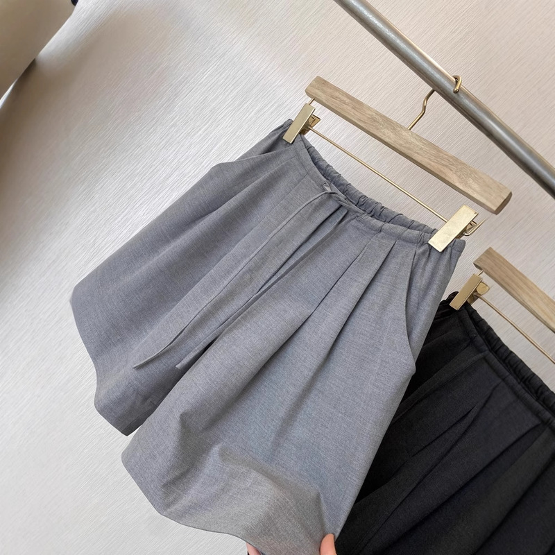 Highly Recommended!! a Popular Item from Foreign Orders Factory, Niche Designer Pleated Anti-Wrinkle Drape Suit Shorts for Women in Summer