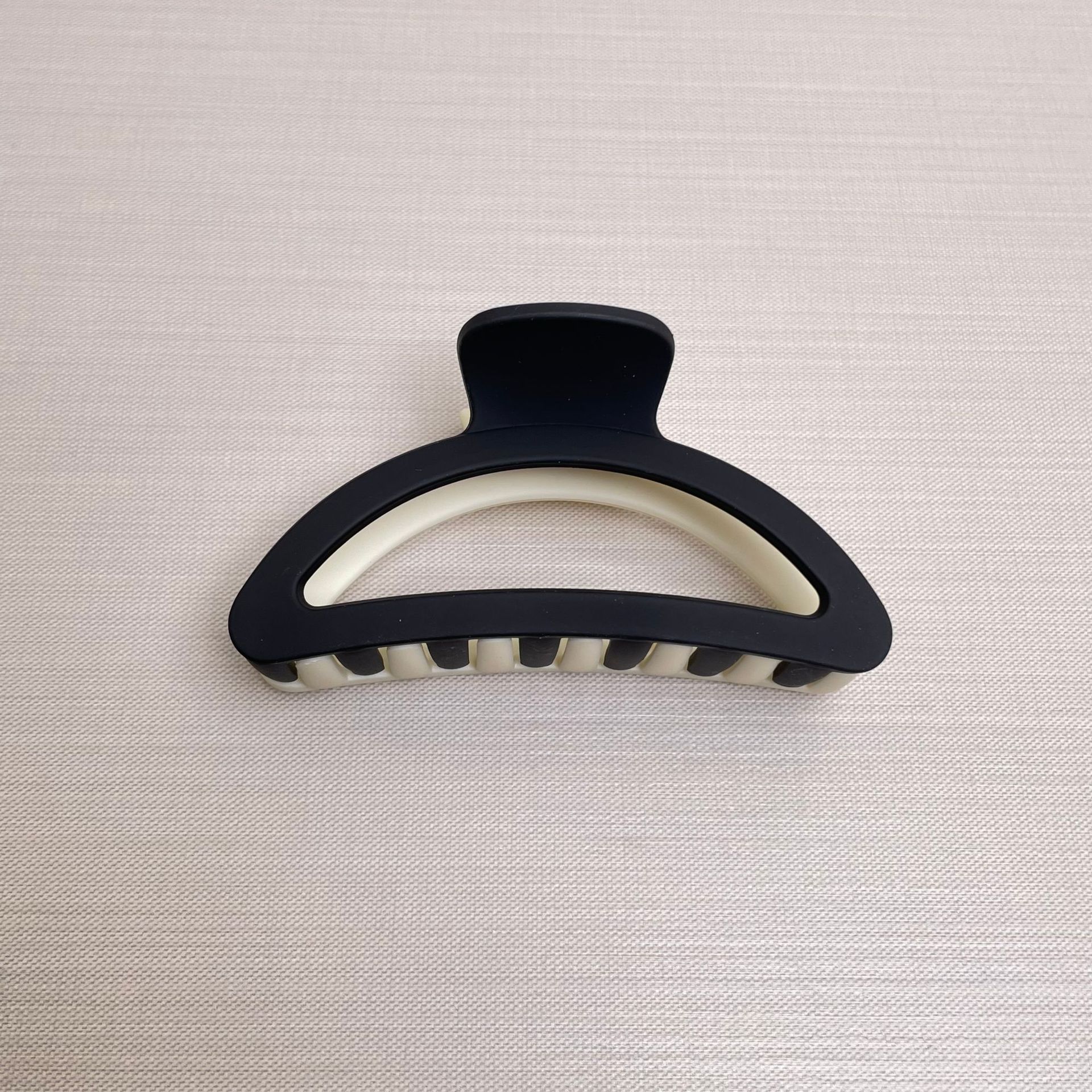 Oufeile superficie de dos colores AB textura esmerilada agarre cuchara trasera femenina alta Cola de Caballo tiburón clip accesorios para el cabello horquilla al por mayor