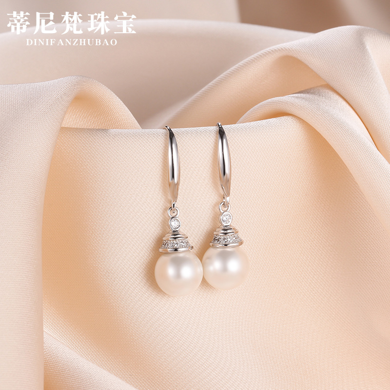 Estilo coreano Internet celebridad estilo perla pendientes S925 plata esterlina simple diamante fresco-incrustado abalorios pendientes para las mujeres al por mayor
