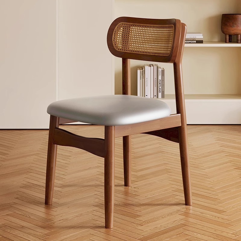 호두색 원목 + 등나무 + 회색 가죽