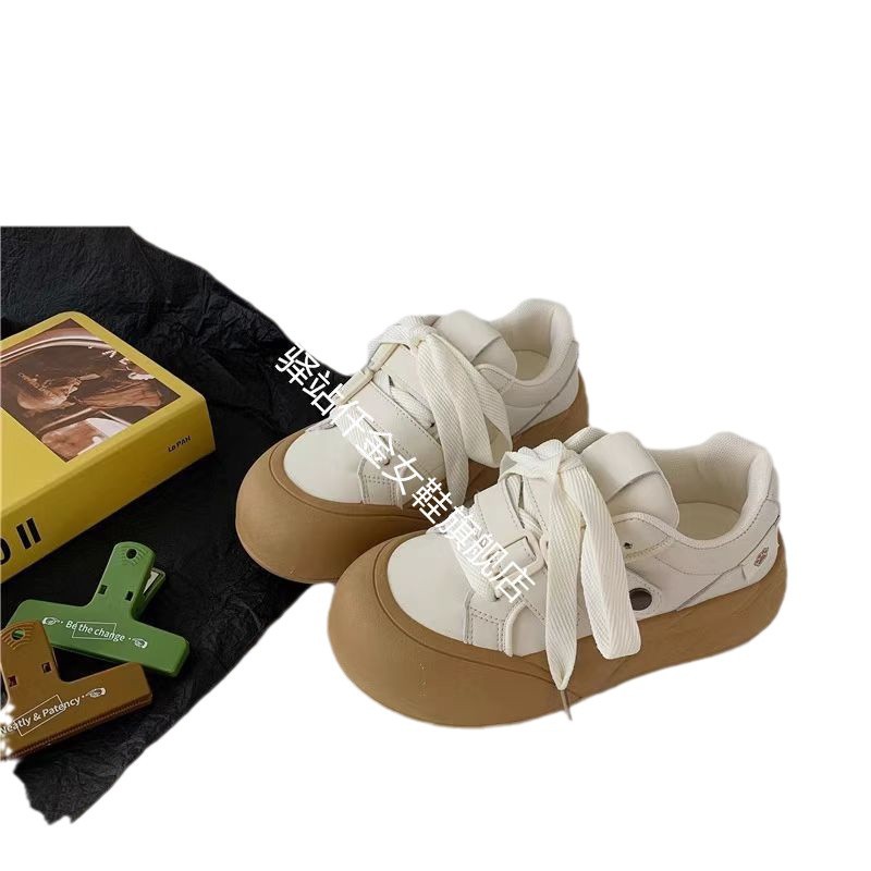 Nuevos zapatos blancos chinos de suela gruesa para mujeres, 2024 nuevos zapatos casuales de mujer, zapatos de pan chic