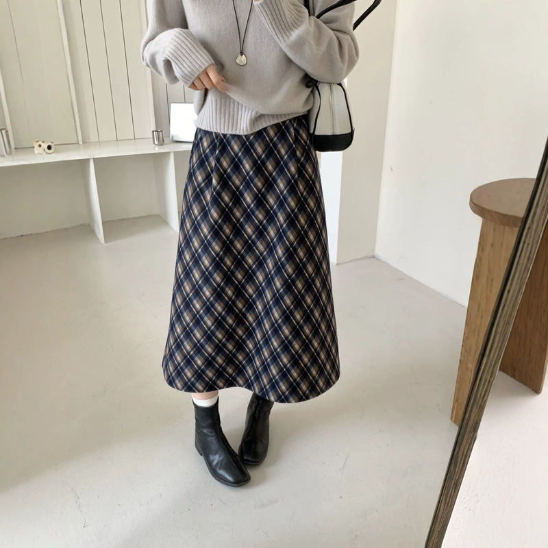 Petite Women's Navy Blue Plaid Long Skirt 2026 Autumn/Winter New A-line Straight Hip-hugging Vintage Women's Skirt