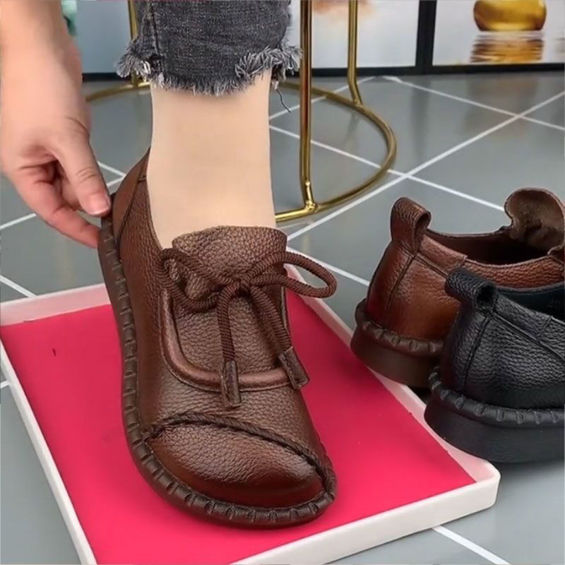 Zapatos de cuero suave con lazos de suela suave para mamá, 2025 otoño nuevos zapatos de cuero pequeños de un pie de mediana edad zapatos de tacones planos cómodos