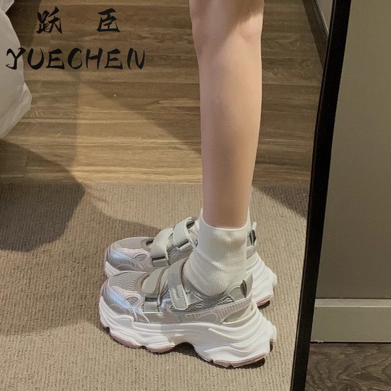 Baotou coreano velcro sandalias de suela gruesa para mujeres 2024 verano nuevo estilo universal zapatos de papá huecos zapatos transpirables