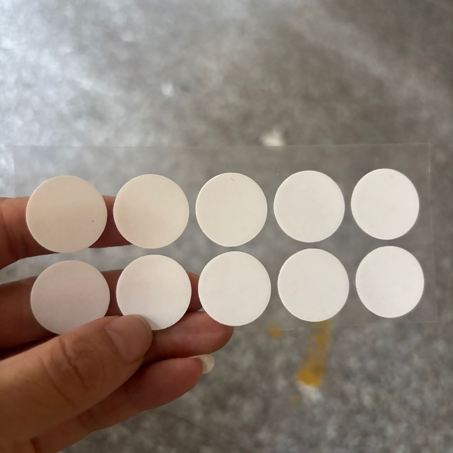 Bola de piel de dibujos animados lindo ojos grandes accesorios DIY ropa zapatos y calcetines muñeca de peluche bola de peluche accesorios para los ojos