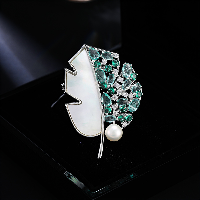 Light Luxury Fashion Natural Shell Freshwater Pearl Leaf Brooch Elegant Elegant Coat Jacket Distinctive Pin