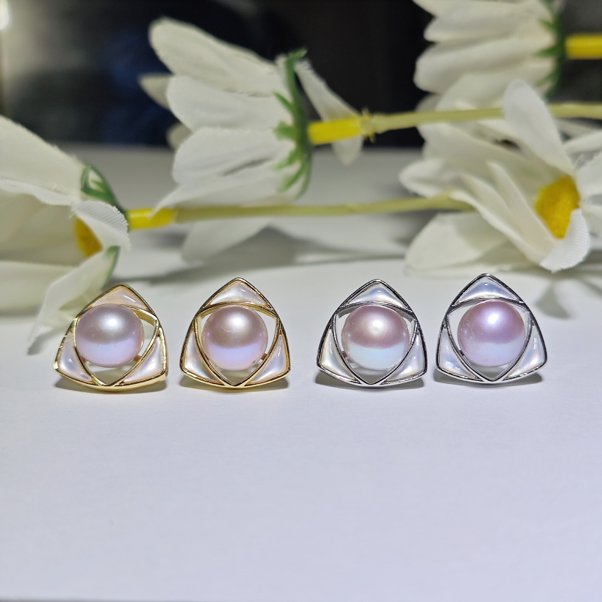 삼각형 흰색 쉘 보라색 진주