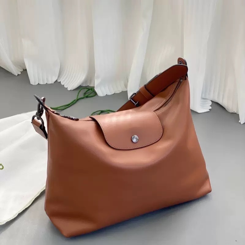 高品質の新型XTRAの小さい牛革の大きいサイズのわきの下で女性の本革のHOBOの郵便の差の大容量の斜め掛けのショルダーバッグ|undefined