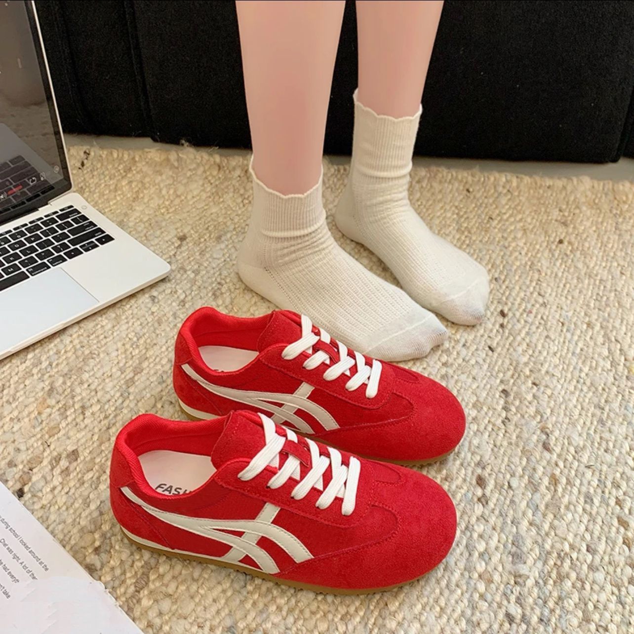 Zapatillas de entrenamiento alemanas 2026 para mujer, nuevo estilo versátil para primavera y verano, zapatillas retro A-gan, suela plana, hacen que los pies se vean más pequeños, calzado deportivo informal.
