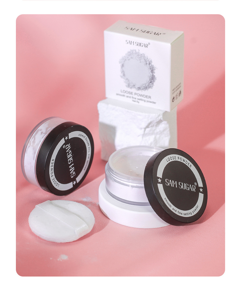 SAM SUGAR's setting loose powder is not prone to smudge and loose powder undefined