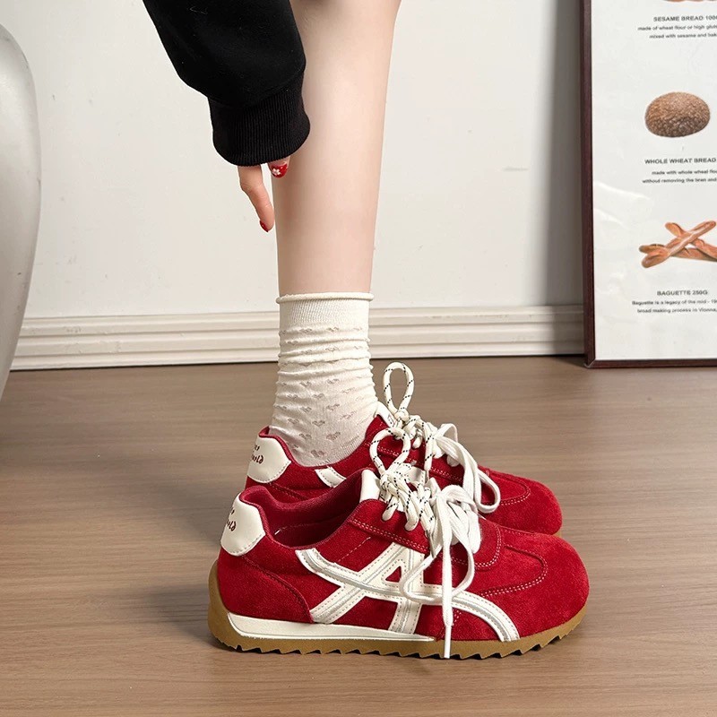 2026 primavera retro zapatos de entrenamiento alemán de suela gruesa moda versátil zapatos casuales de hombre pequeño zapatos deportivos de altura baja para mujeres
