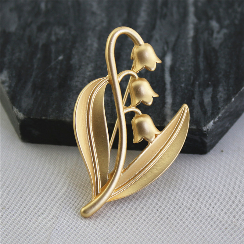 White Orange Tea Lily-of-the-valley Brooch Women's High-grade Fine Pin Electroplated Matte Gold Corsage Niche Design Sense Elegant Art