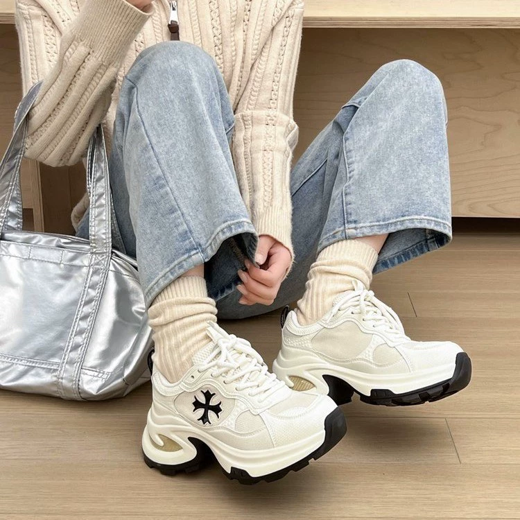 Увеличение на 7,5 см ~ Крестовоздвиженская обувь с толстым дном для мальчиков 2025 новая модель кроссовки для бега повседневные кроссовки